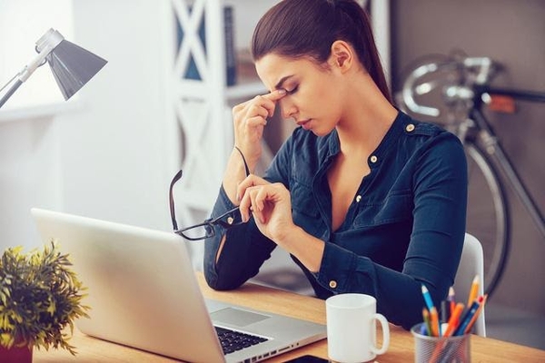 Ảnh Hưởng Của Kích Thước Bàn Đến Hiệu Suất Làm Việc và Sự Tập Trung