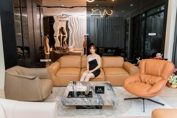 Bố cục căn phòng khách nhỏ và bàn trà mặt đá hiện đại