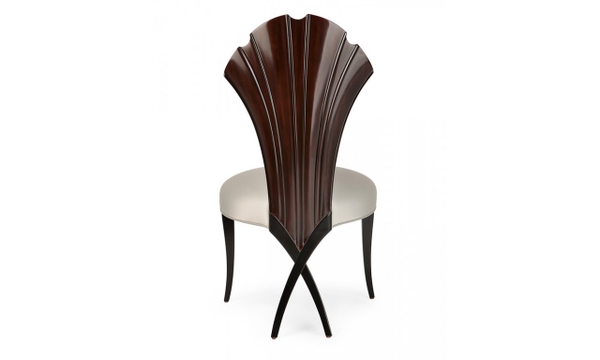 Ghế Croisette bộ khung sau được làm từ gỗ sồi tỉ mỉ