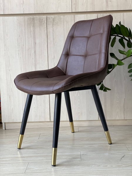 Chất liệu da cao cấp và chân ghế kim loại chắc chắn của ghế loft ô vuông