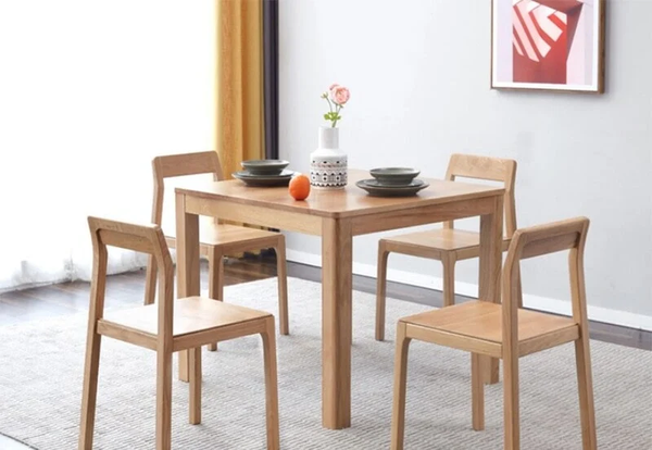 Bộ bàn ăn có chiếc ghế ăn chỉ chú trọng thẩm mỹ (góc cạnh, cứng)