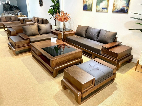 Bàn Ghế Gỗ Cổ Điển Trong Phòng Khách