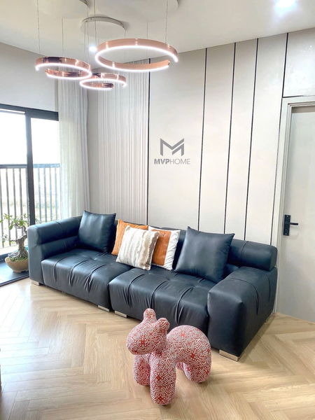 Sofa thẳng màu trắng làm sáng không gian hẹp