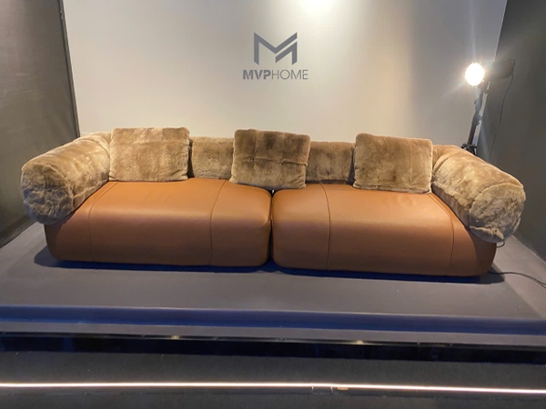 Sofa da thật trong phòng khách hiện đại