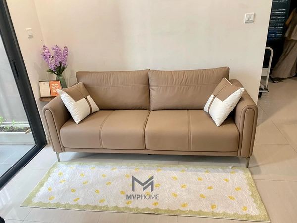 Bề mặt da Ý êm ái, mịn màng của Sofa Văng Da Praha màu nâu