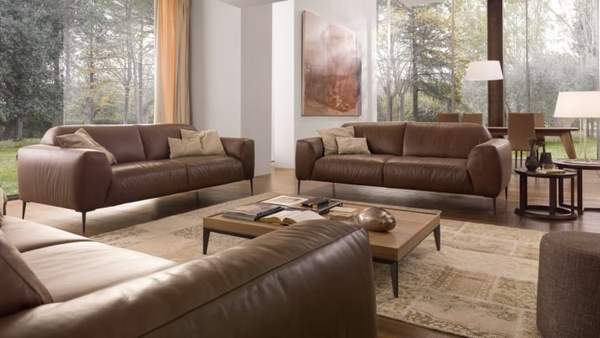 Bộ sofa leo da thật ngay tại phòng khách SF062