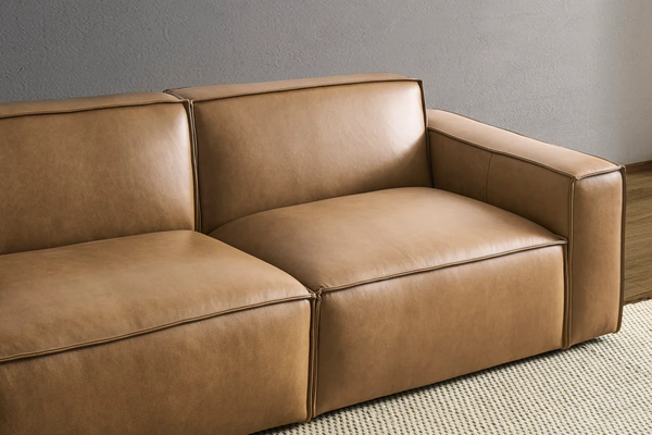 Thiết kế module của sofa da nhập khẩu giúp dễ dàng tùy chỉnh không gian.