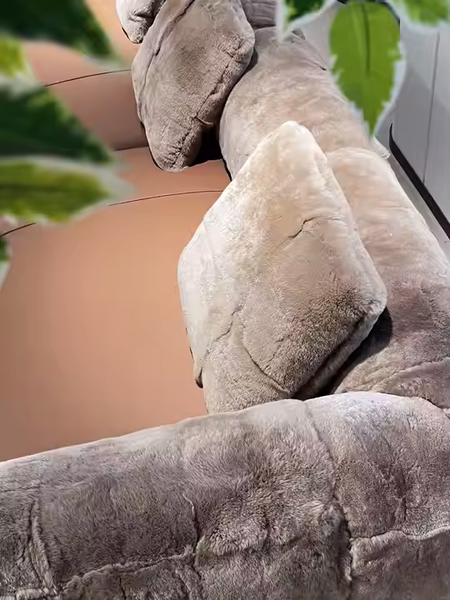 Sofa Leather có đệm mút dày và êm