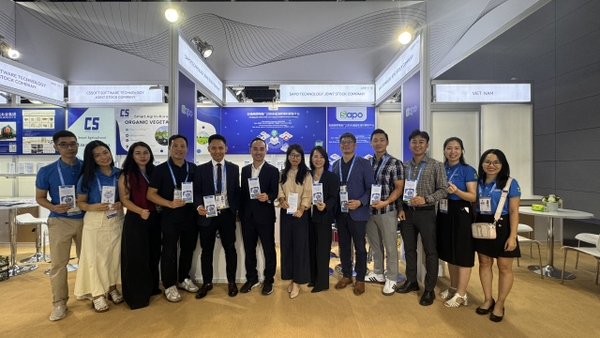 Hội viên VECOM tham gia gian hàng tại hội chợ GDTE 2024 Trung Quốc