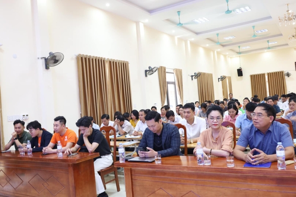 Hội nghị tập huấn nâng cao kiến thức và kỹ năng ứng dụng thương mại điện tử tại Nghệ An