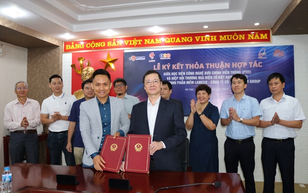 Lễ ký kết thoả thuận hợp tác  VECOM_PTIT