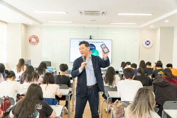 Chiến lược đào tạo “Hybrid Talent” tại SBI FTU - Lời giải cho cơn khát nhân sự chất lượng cao trong kỷ nguyên thương mại số