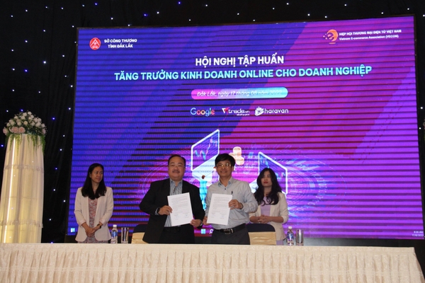 LỄ KÝ KẾT HỢP TÁC GIỮA VECOM VÀ SỞ CÔNG THƯƠNG TỈNH ĐẮK LẮK ĐÁNH DẤU MỘT BƯỚC PHÁT TRIỂN MỚI CỦA TMĐT VÀ CHUYỂN ĐỔI SỐ MẠNH MẼ TRONG TƯƠNG LAI