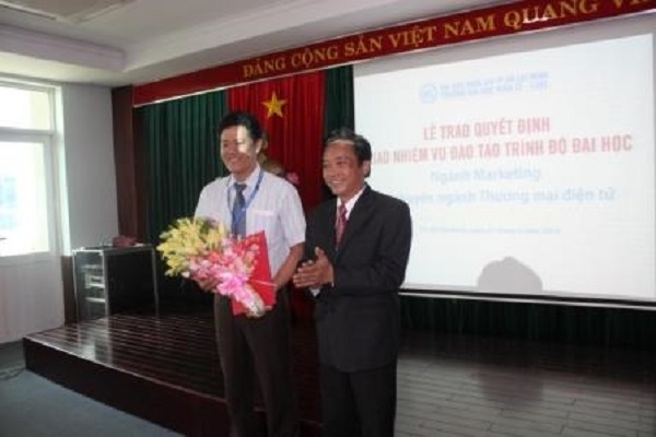 Mở ngành marketing và chuyên ngành thương mại điện tử