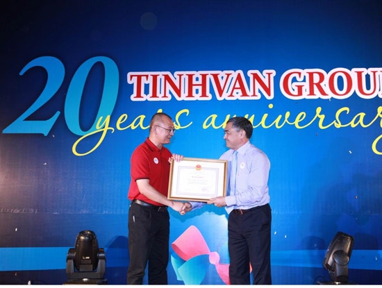 Tinh Vân nhận Bằng khen của Bộ TT&TT vì đóng góp cho ngành CNTT-TT