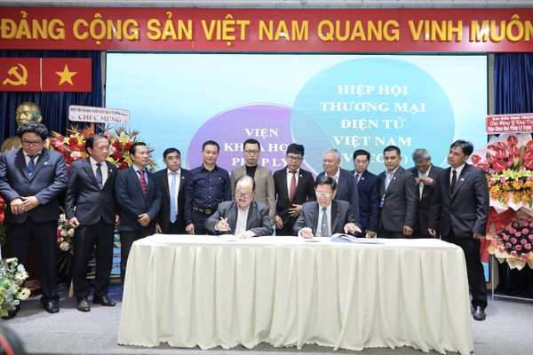 VECOM KÝ KẾT HỢP TÁC CHIẾN LƯỢC CÙNG VIỆN KHOA HỌC PHÁP LÝ TRỌNG TÀI