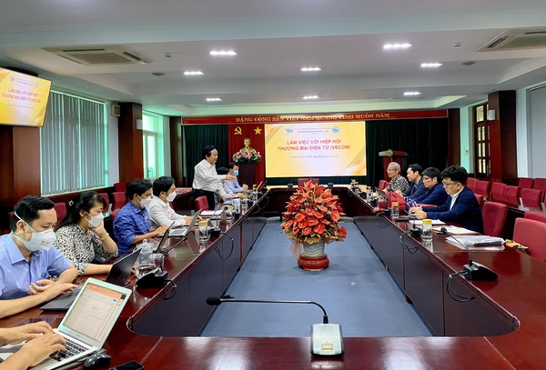 VECOM và Đại Học Kinh Tế - Luật, Đại Học Quốc Gia Tp Hồ Chí Minh đã có buổi gặp gỡ ngày 08/3