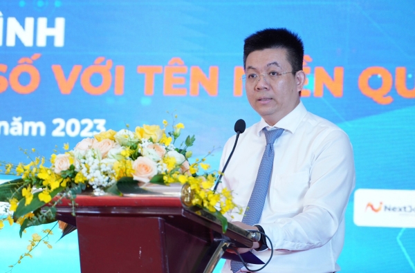 Chương trình “Khởi tạo định danh gương mặt số với tên miền quốc gia .vn” trên phố đi bộ Hoàn Kiếm, Hà Nội.