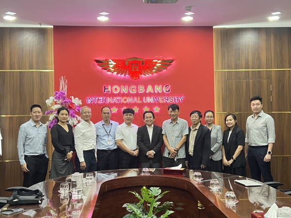 Trường Đại học Hồng Bàng đồng hành cùng VECOMNET