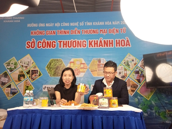 HOẠT ĐỘNG LIVESTREAM QUẢNG BÁ CÁC SẢN PHẨM OCOP, SẢN PHẨM ĐẶC TRƯNG, ĐẶC SẢN TỈNH KHÁNH HÒA TRONG NGÀY HỘI CÔNG NGHỆ SỐ TỈNH KHÁNH HÒA NĂM 2024