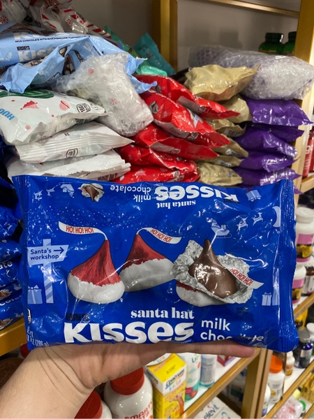 HERSHEY’S - Kisses Santa Hat Milk Chocolate (Chocolate Sữa Santa 286g)