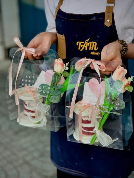 Set bánh kèm túi lịch + thiệp