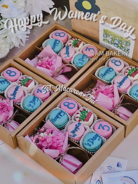 Set macaroon và hoa