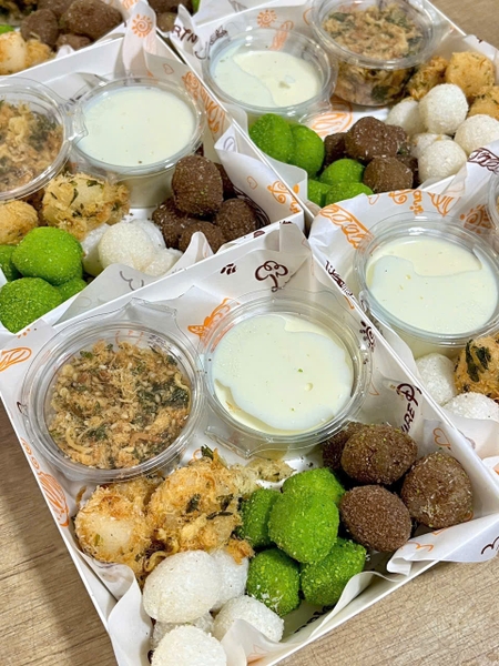 Mochi chấm sốt