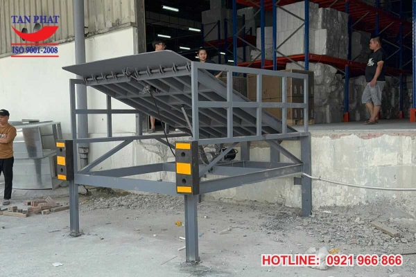 dock-leveler-3-tan-san-nang-thuy-luc-3-tan