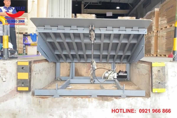 dock-leveler-2mx2m-san-nang-container-thuy-luc