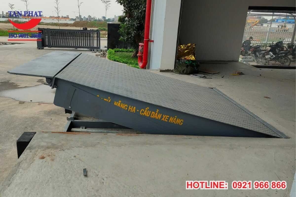 san-nang-thuy-luc-2200x1800mm-san-nang-dock-leveler