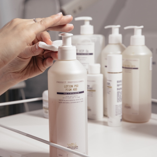 BIOLOGIQUE RECHERCHE LOTION P50 PIGM 400 / LOTION GIẢI PHÁP TỐI ƯU CHO LÀN DA SÁNG MỊN, ĐỀU MÀU 500ml