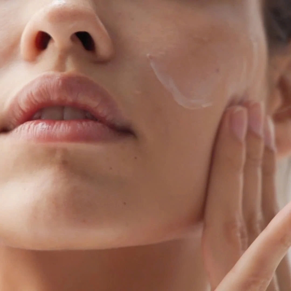 Bioelements Moisture Positive Cleanser – Sữa Rửa Mặt Dạng Kem Dịu Nhẹ Cho Da Khô