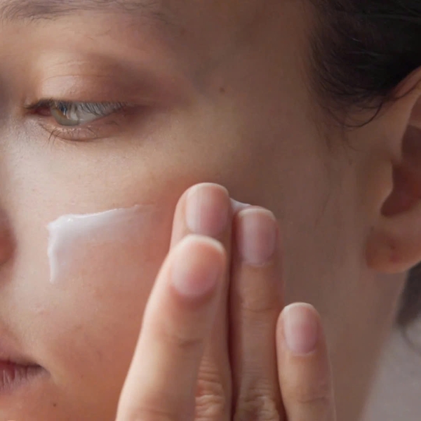Bioelements Crucial Moisture – Kem Dưỡng Cấp Ẩm Và Làm Mềm Da Khô
