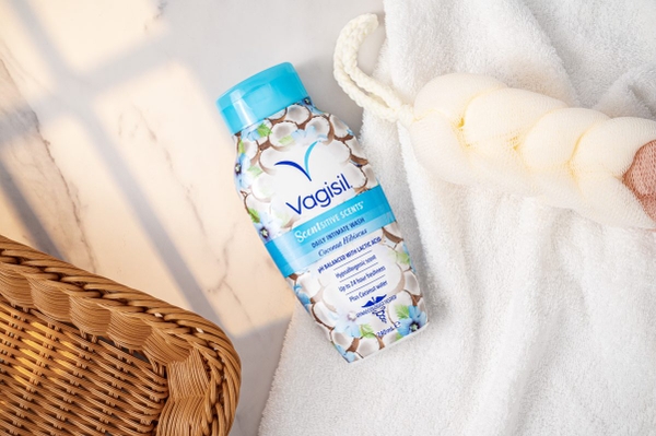 VAGISIL SCENTSITIVE SCENTS DAILY INTIMATE WASH: Dung Dịch Vệ Sinh Phụ Nữ Hương Dừa & Dâm Bụt - Làm Sạch & Cân Bằng pH
