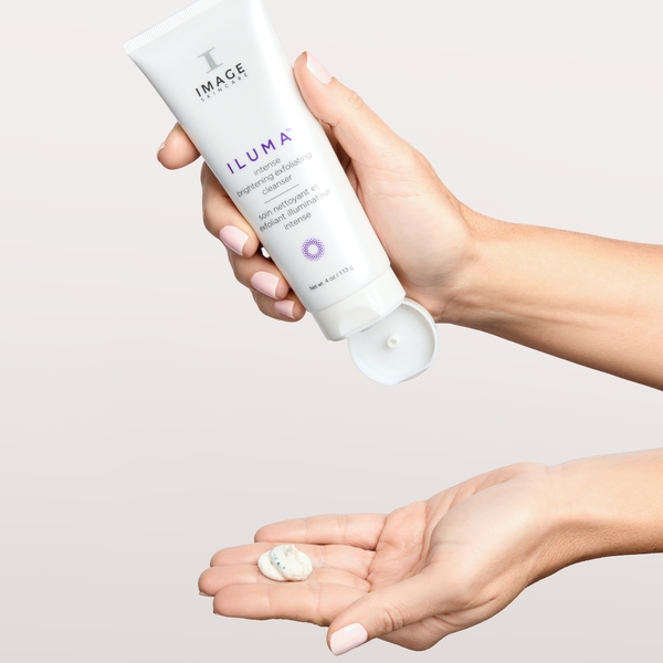ILUMA® INTENSE BRIGHTENING EXFOLIATING CLEANSER / SỮA RỬA MẶT LÀM SÁNG DA VÀ LOẠI BỎ TẾ BÀO CHẾT 2 TRONG 1