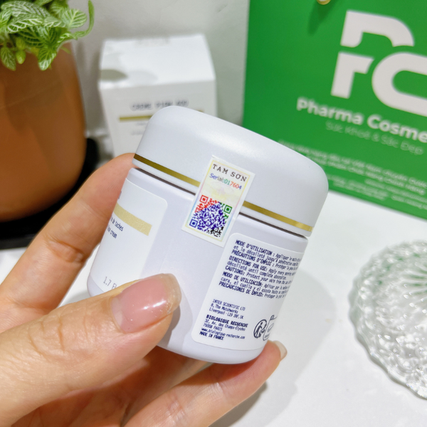 BIOLOGIQUE RECHERCHE CRÈME PIGM 400 / KEM DƯỠNG LÀM SÁNG VÀ ĐỀU MÀU DA 50ML
