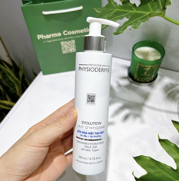 METHODE PHYSIODERMIE Shower Hydrating Milk NB – Sữa Rửa Mặt & Tắm Tạo Bọt Tự Nhiên, Cân Bằng Hệ Vi Sinh Và Dưỡng Ẩm Mịn Da ( DA DẦU / DA THƯỜNG )