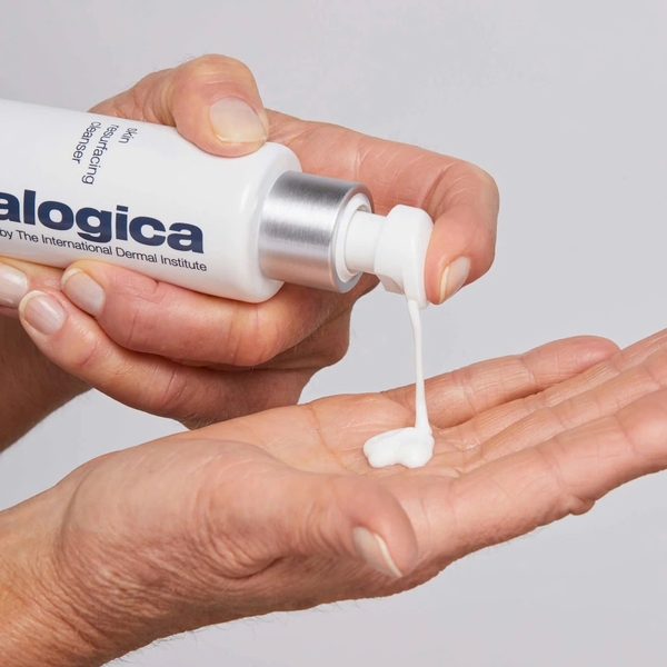 DERMALOGICA SKIN RESURFACING CLEANSER: Sữa Rửa Mặt Tái Tạo Bề Mặt Da - Cho Làn Da Sáng Mịn & Trẻ Trung