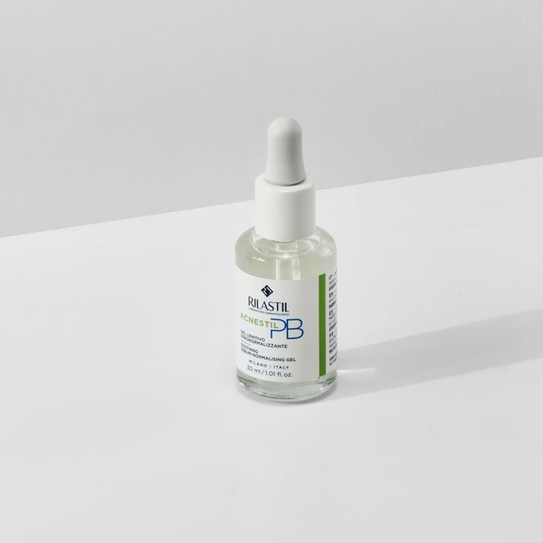 RILASTIL ACNESTIL PB SOOTHING SEBUM-NORMALISING GEL: Gel Dưỡng Ẩm, Làm Dịu & Cân Bằng Hệ Vi Sinh Da Mụn - Công Thức Oil-Free Đột Phá