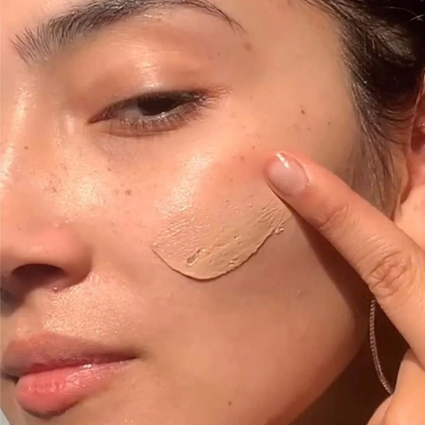 PRIORI TETRA BROAD SPECTRUM SPF 55 WITH UNIVERSAL SKIN TINT: Kem Chống Nắng Khoáng Phổ Rộng - Công Nghệ GPF™, Kiềm Dầu & Tông Màu Phổ Quát