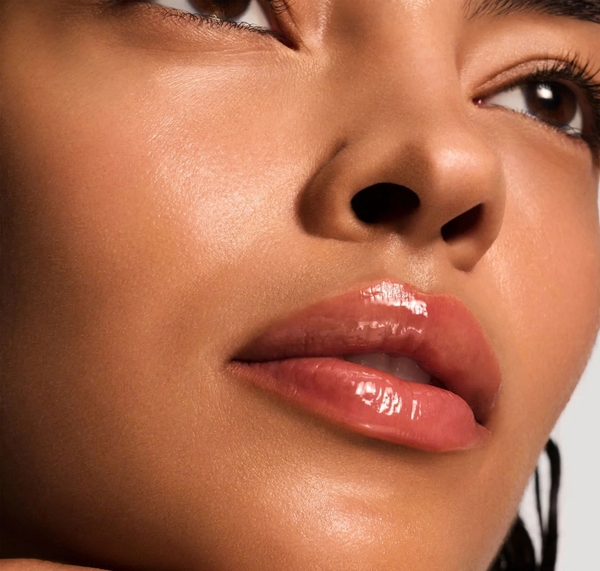 iS CLINICAL Youth Lip Elixir: Liệu Pháp Trẻ Hóa, Căng Mọng và Bảo Vệ Môi Toàn Diện