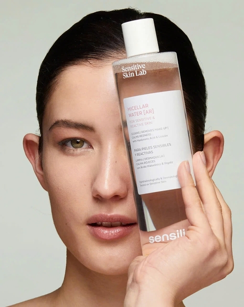 Sensilis Micellar Water [AR]: Nước Tẩy Trang Làm Dịu Mẩn Đỏ, Cấp Ẩm Và Phục Hồi Hàng Rào Bảo Vệ Da