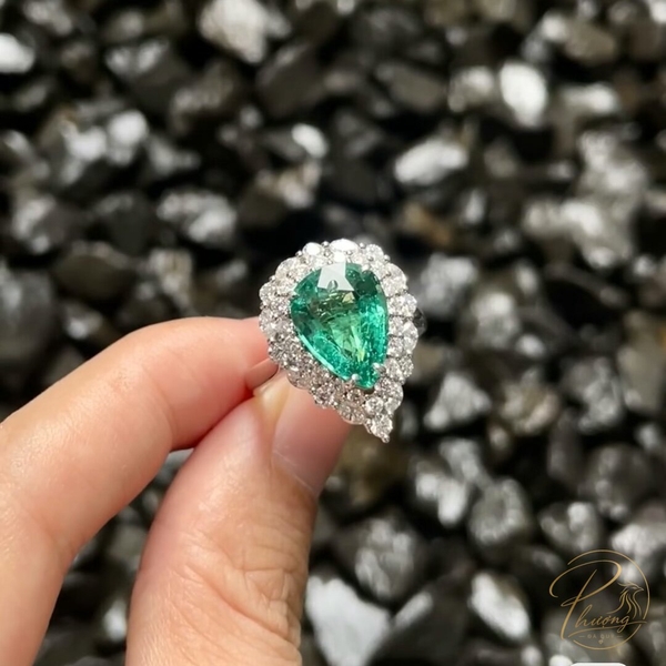Giá Ngọc Lục Bảo: Vì Sao Cùng 1 Carat Mà Chênh Nhau Cả Chục Lần?