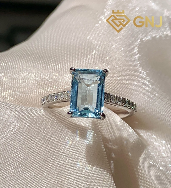 Khám Phá Vẻ Đẹp Và Công Dụng Của Đá Aquamarine