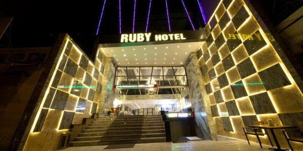 Ruby Hotel Nha Trang – Khách Sạn 4★ Gần Biển Trần Phú Với Hồ Bơi Trong Nhà