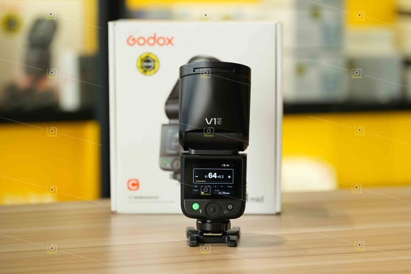 used-flash-godox-v1-mid-for-canon