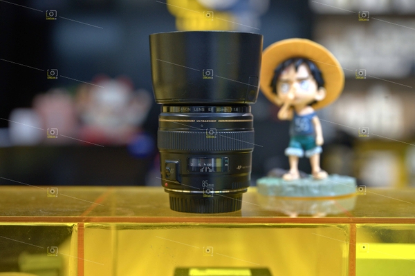 ong-kinh-canon-ef-85mm-f1-8-usm-qsd
