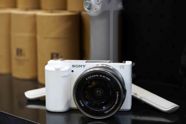 used-may-anh-sony-zv-e10-lens-16-50mm-f3-5-5-6