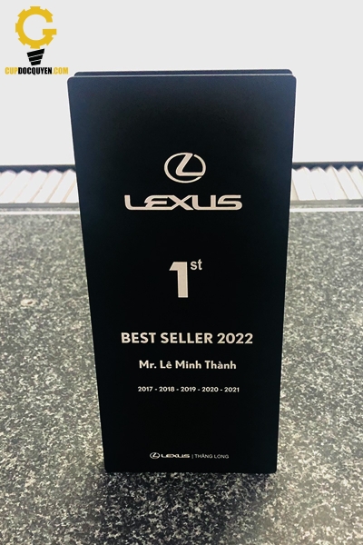 Bảng vinh danh hợp kim đen Lexus Thăng Long - cúp vinh danh theo yêu cầu
